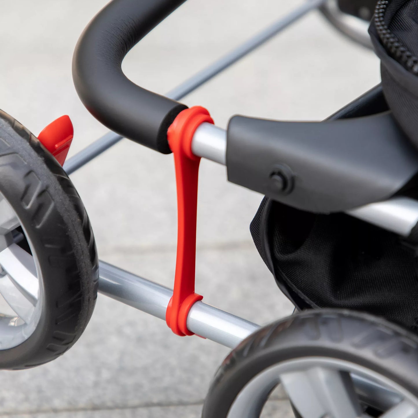 Sulankstomas šunų vežimėlis su puodelio laikikliu ir stogeliu nuo saulės, juodas