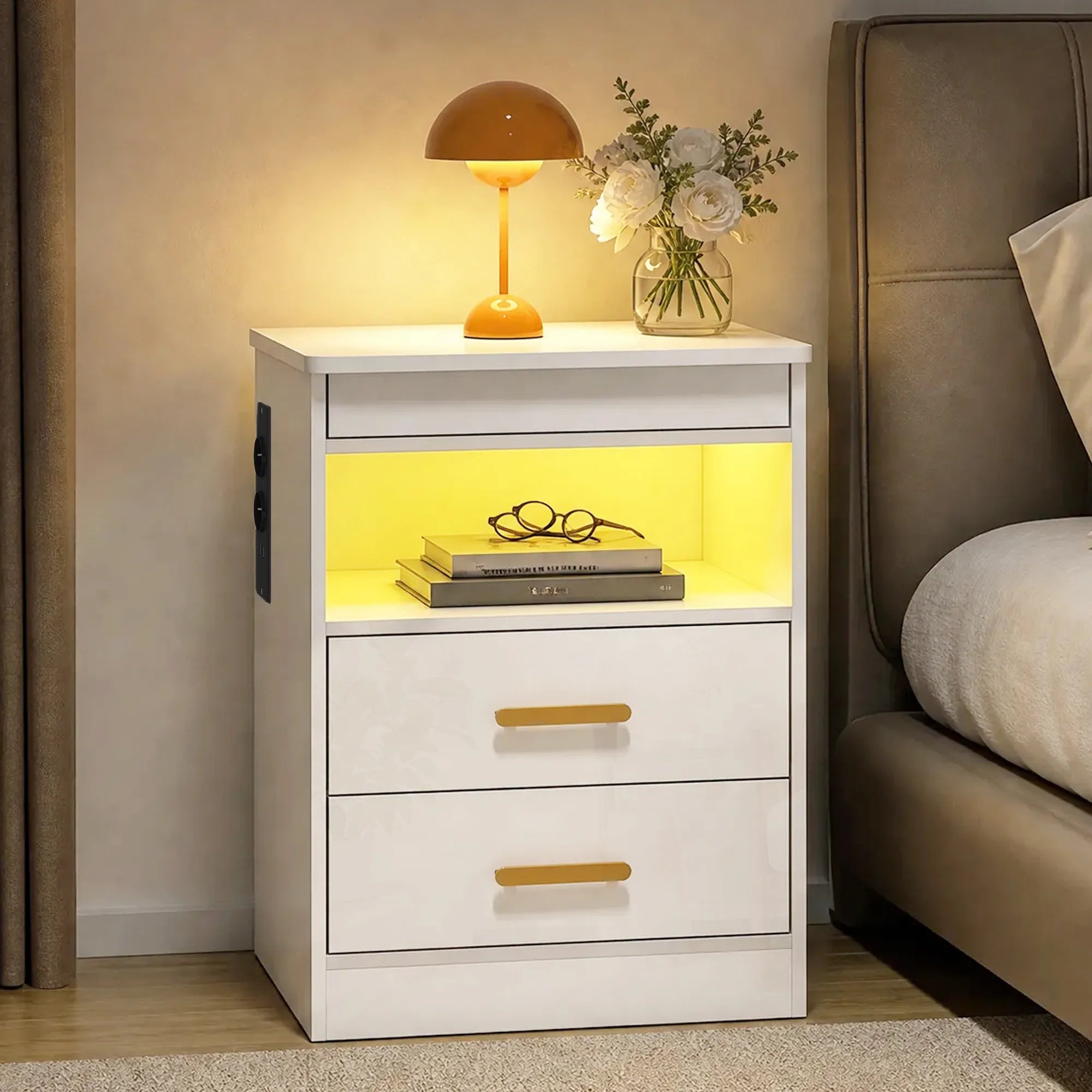 Naktinis staliukas su įkrovimo stotele ir RGB LED apšvietimu, baltas blizgus