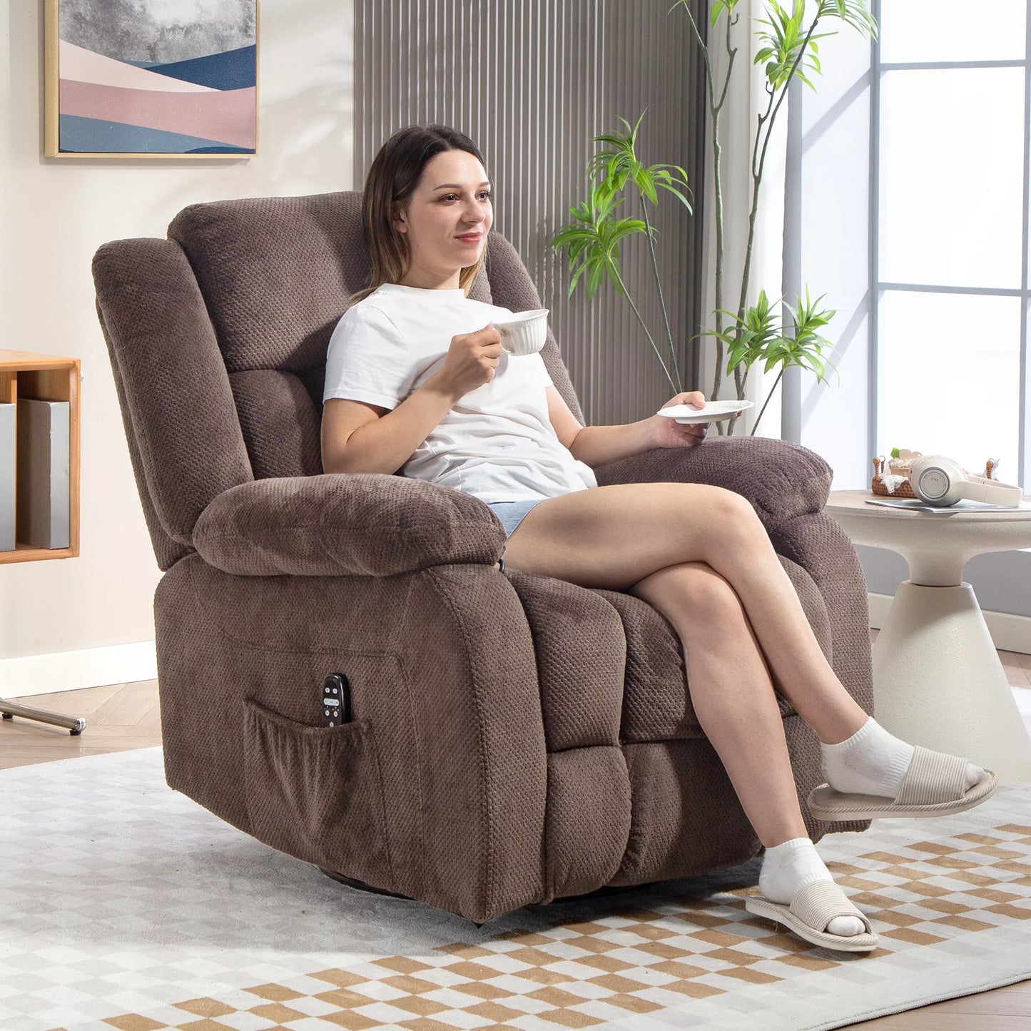 Masažinė kėdė, 8 vibracijos taškai, 5 režimai, juosmens šildymas, reguliuojama, sukanė, minkštas fotelis, rudos spalvos.