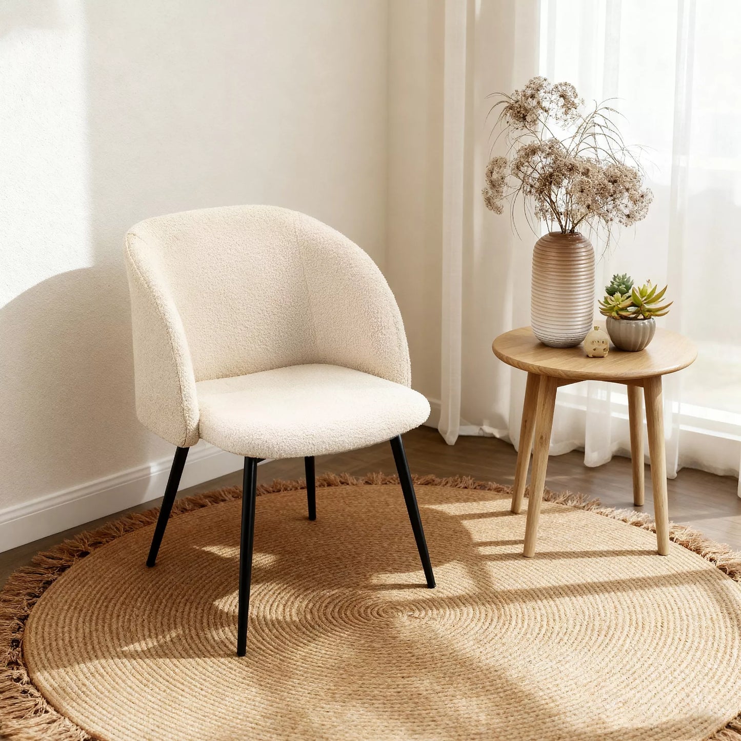 2 vnt. valgomojo kėdžių komplektas, minkštos kėdės su audinio apmušalu, virtuvės kėdės su plieninėmis kojomis, išlenkta atlošas, kreminė balta