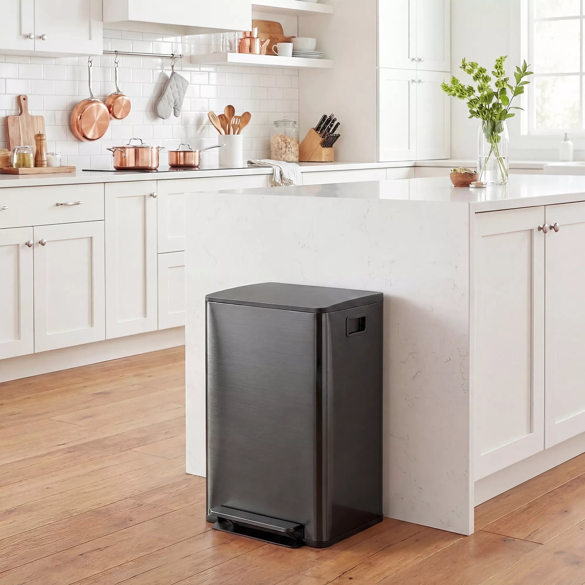 Šiukšliadėžė su 2x30 l skyrių, minkštu uždarymo dangčiu, apsaugota nuo pirštų atspaudų, nerūdijančio plieno, juodos spalvos