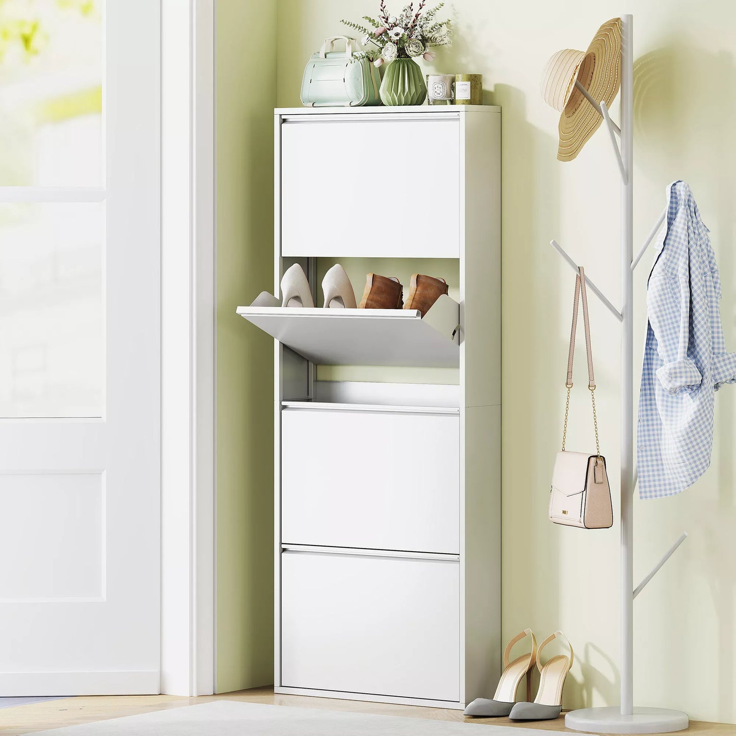 Siaura balta metalinė batų spintelė iki 8 porų batų, 4 atlenkiamos durelės, skirta prieškambariui, koridoriui