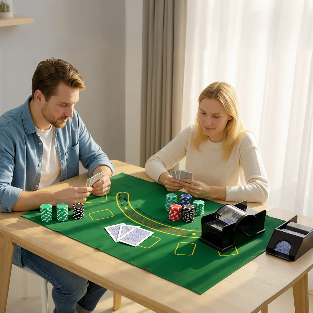 Pokerio rinkinys, 300 žetonų, kauliukai, 2 kortų kaladės, priedai, lagaminas, 8 žaidėjams