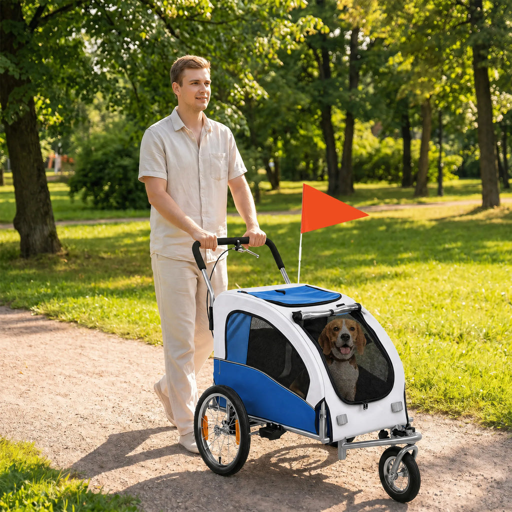 Vyras stumia priekabą kaip šunų vežimėlį pievos take parke