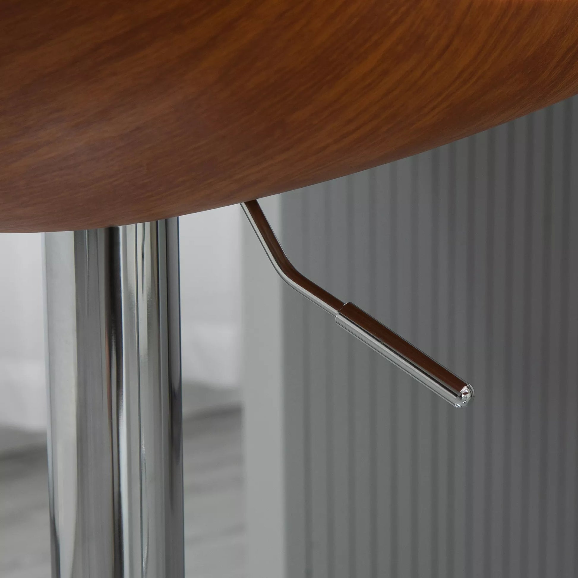 2 vnt. baro kėdžių rinkinys, reguliuojamo aukščio, metalinis rėmas, sukiojama sėdimoji dalis, kreminė balta spalva