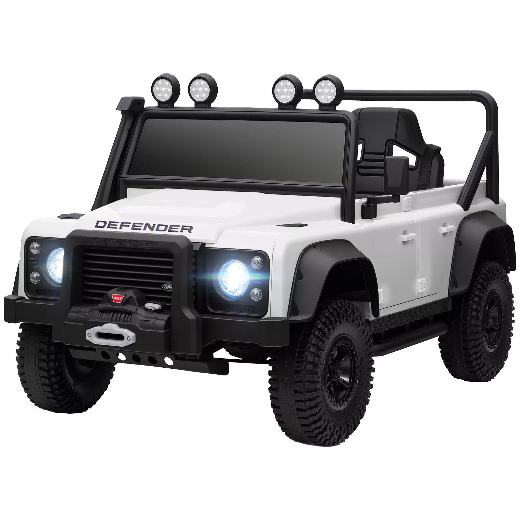 Baltas vaikiškas elektromobilis Land Rover Defender 110 SVX su atvirais durimis ant balto fono