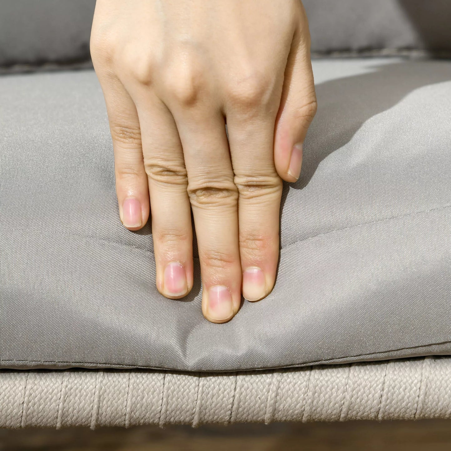 Lauko kėdžių komplektas (2 vnt.), Boho stiliaus, su patogiu sėdimuoju kaušu, pagalvėlėmis ir skalbiamu užvalkalu, metaliniu rėmu, smėlio spalvos.