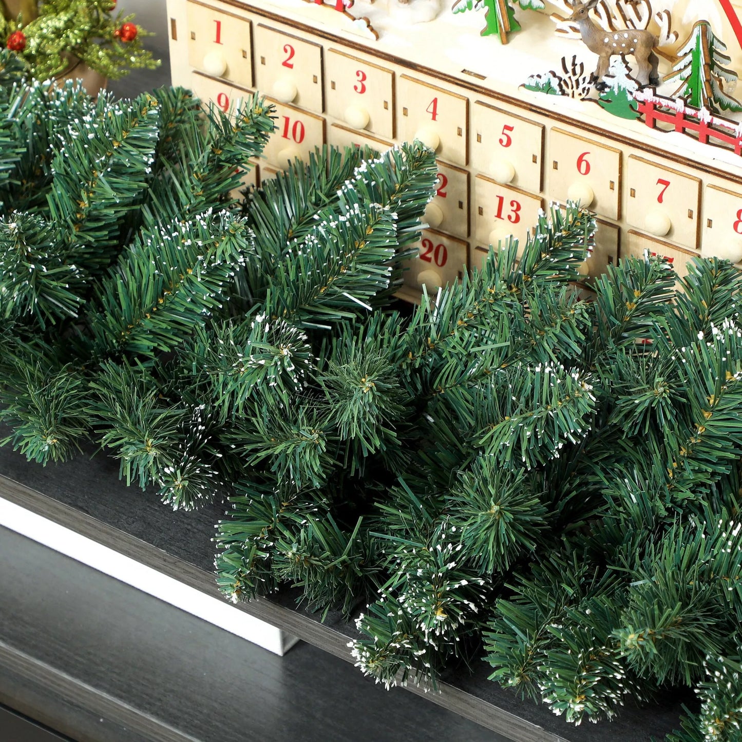 2,7 m dirbtinė Kalėdų girlianda, 216 šakelių eglutės girlianda dekoravimui, laiptams, židiniui, žalia