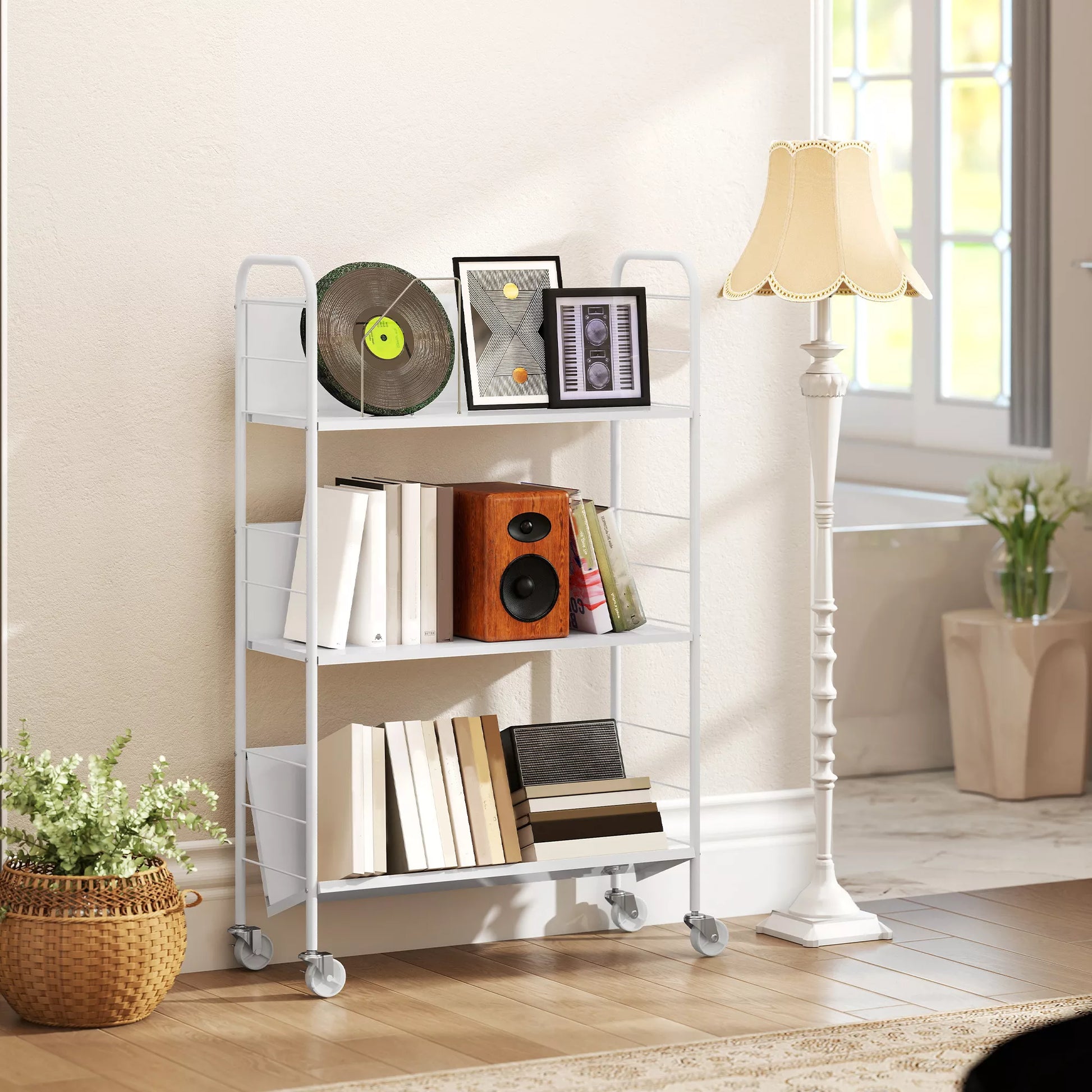 Saugykla su 3 lentynomis, ratukais, žaislų lentyna miegamajam, 69 x 26 x 108 cm, balta