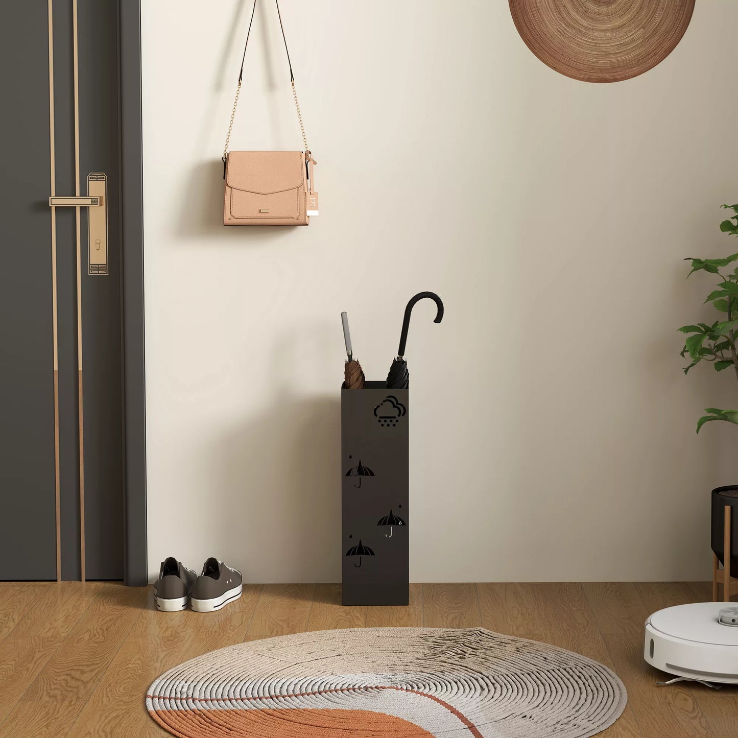 Juodas metalinis skėčių stovas, 4 kabliukai, su debesėlių ir skėčių raštu, lašų surinkimo padėklas