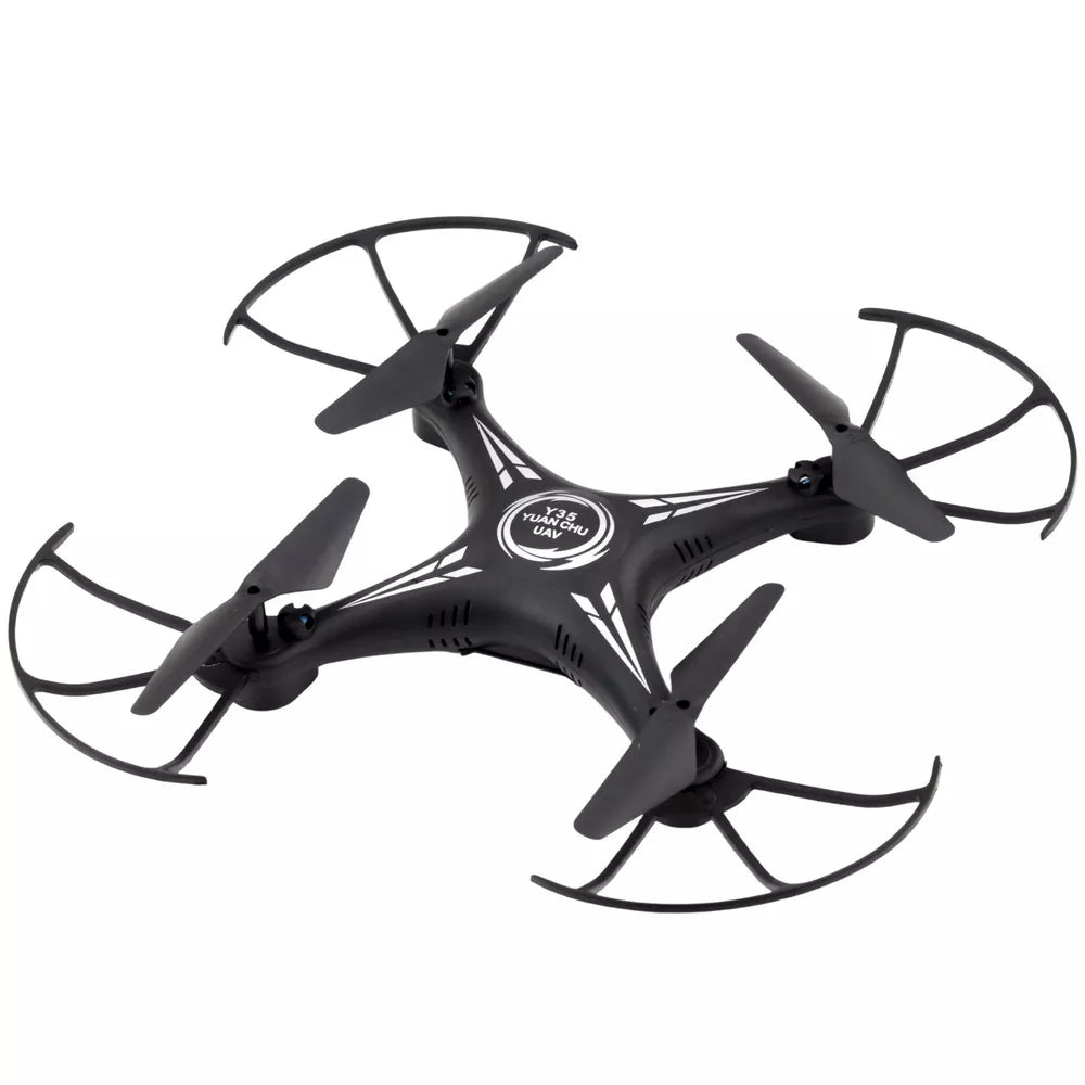 Juodas RC dronas su keturiomis sraigtų apsaugomis baltame fone