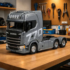 RC vilkikas Scania 770S su puspriekabe, 1:18, sidabrinis