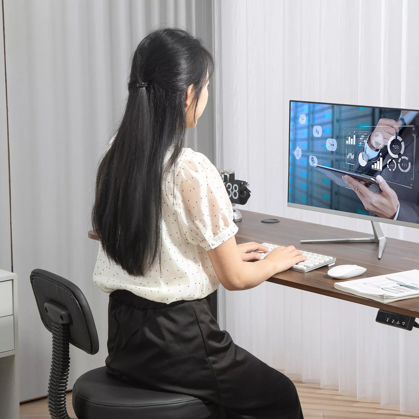 Biuro kėdė, kompaktiškas sukamasis krėslas, reguliuojamo aukščio, su atrama kojoms, 360° pasukamas, dirbtinė oda, metalas, juoda