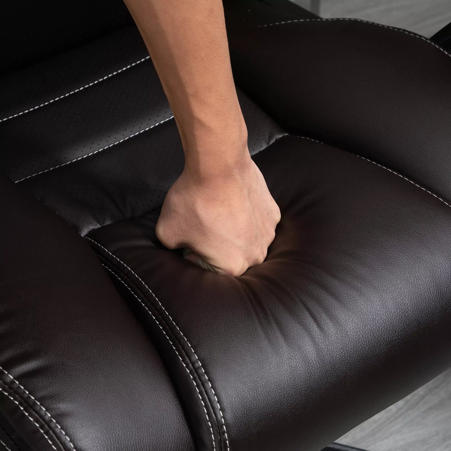 Biuro kėdė su masažo funkcija, aukščio reguliuojama vadovo kėdė, ergonomiška sukama kėdė, 6 vibracijos taškai, ruda