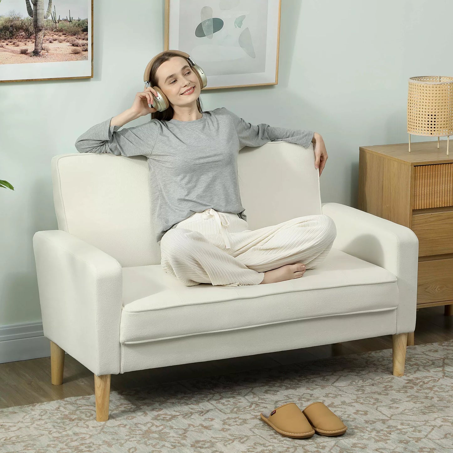 Dviejų vietų sofa, minkšta sofa su kaučiukmedžio kojelėmis, skirta svetainei, miegamajam, kreminės baltos spalvos