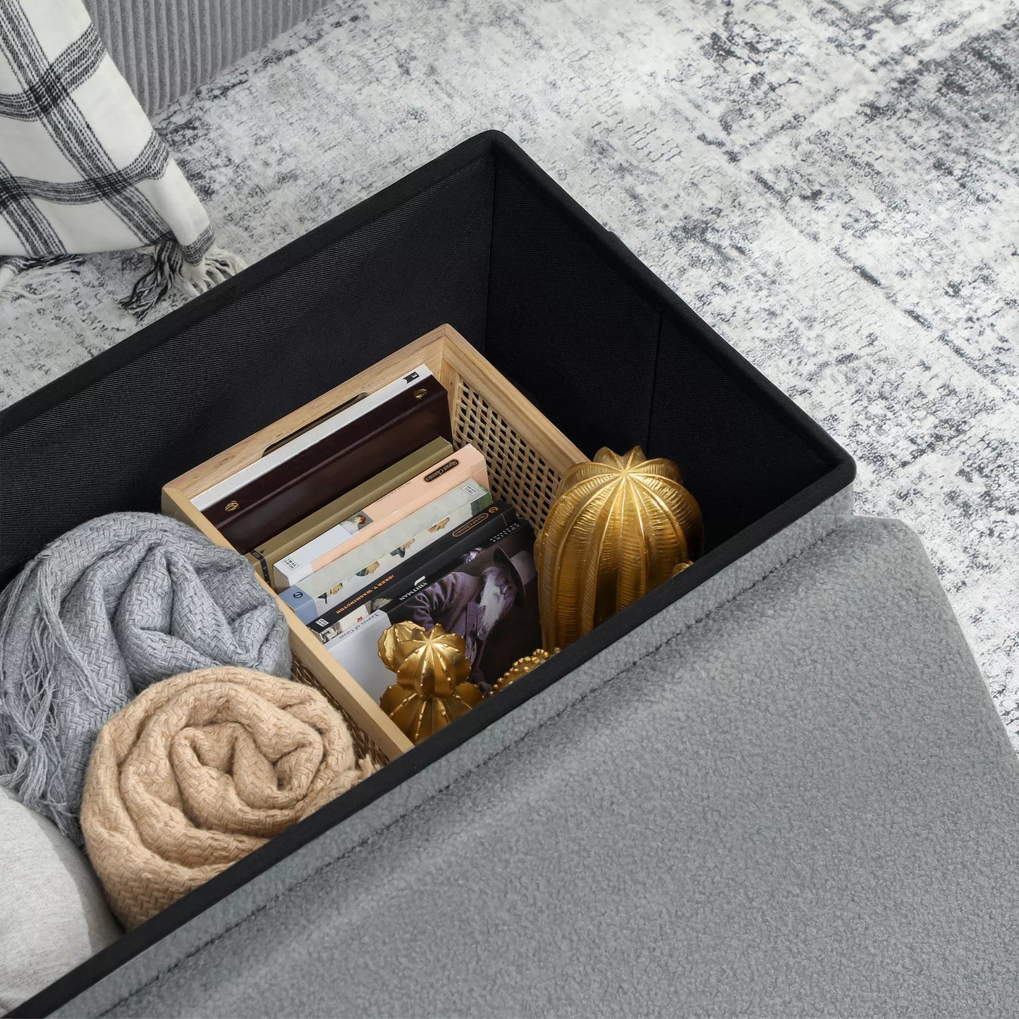 Pufas su daiktadėže, minkštas suoliukas su laikymo vieta ir dangčiu, tamsiai pilkas, svetainei, miegamajam, koridoriui