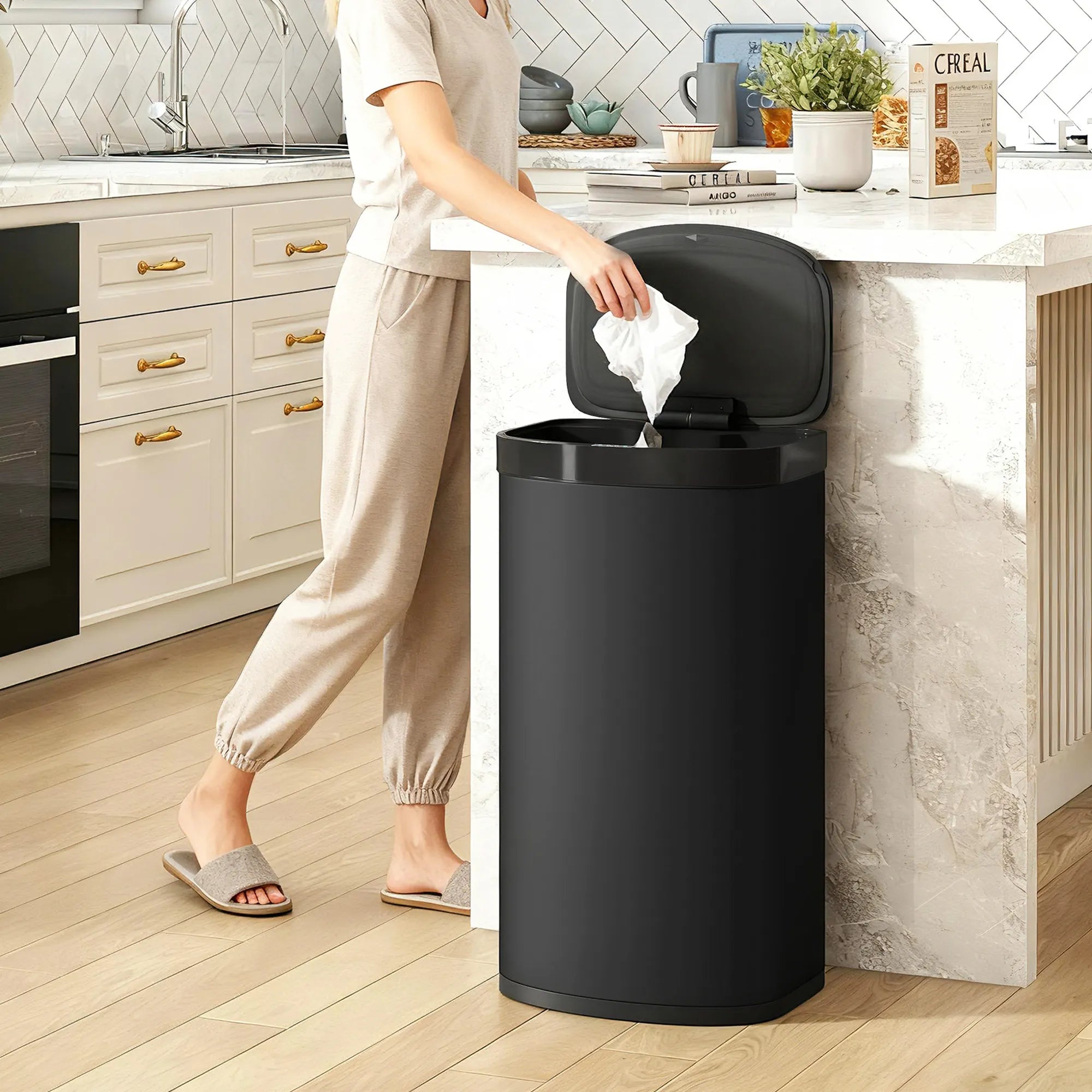 Sensorinė šiukšliadėžė 55 l su „soft-close“ dangčiu, juoda