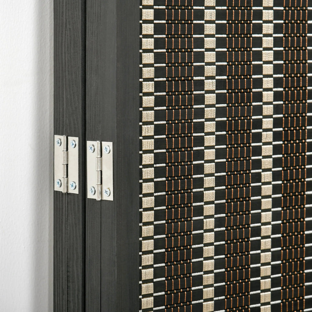 Pertvaros lakštų sujungimo vyrių ir pinto rašto detalė iš arti
