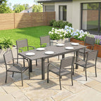 Sodo baldų komplektas terasoje prie namo su gėlių vazonais