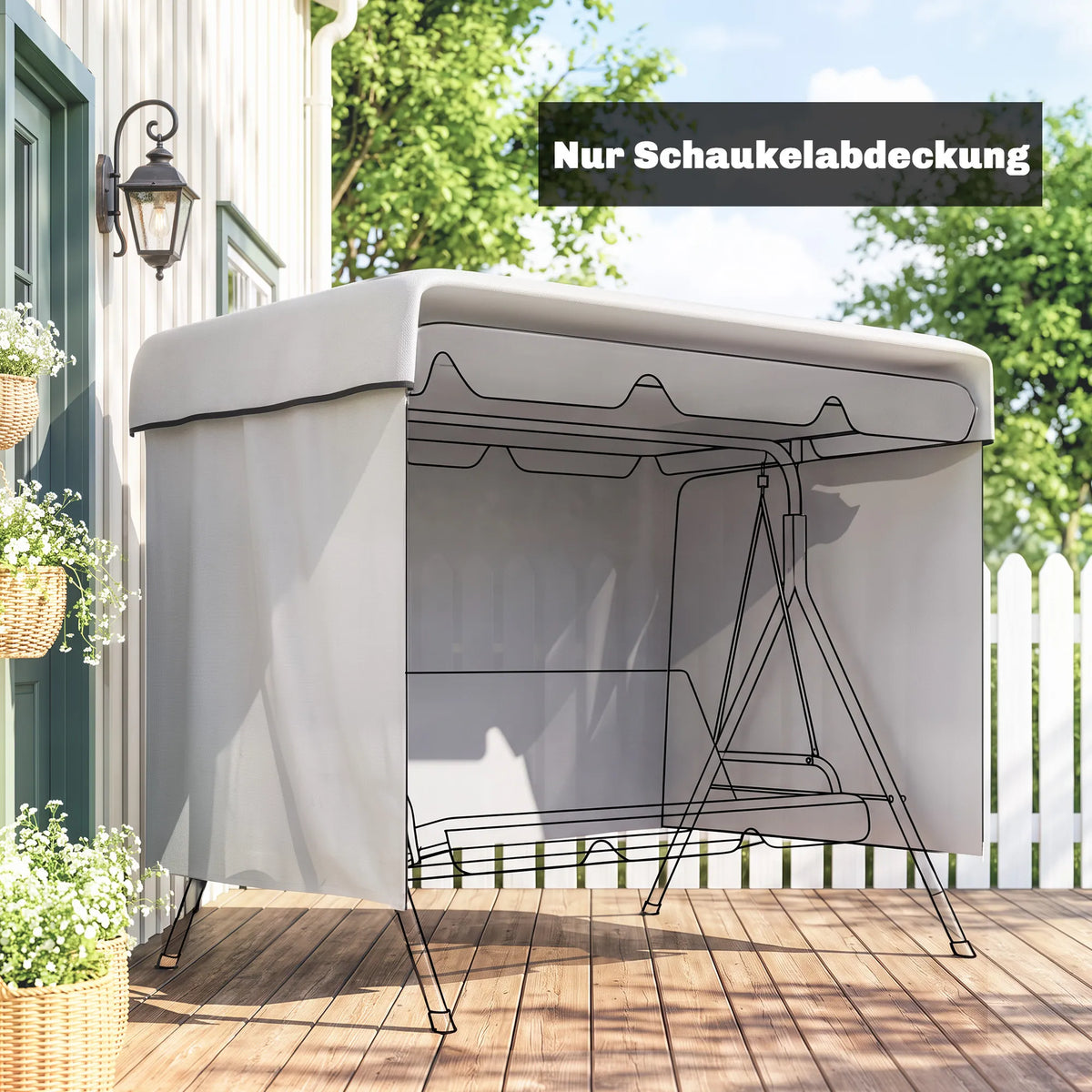 Uždangalas ant medinės terasos prie žalių durų ir balto tvoros su gėlių vazonais