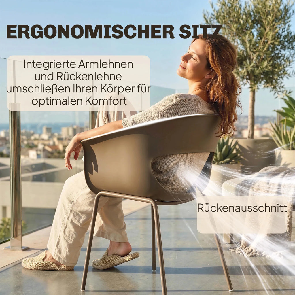 Ergonomikos demonstracija: moteris atsipalaidavusi kėdėje balkone su vaizdu į miestą