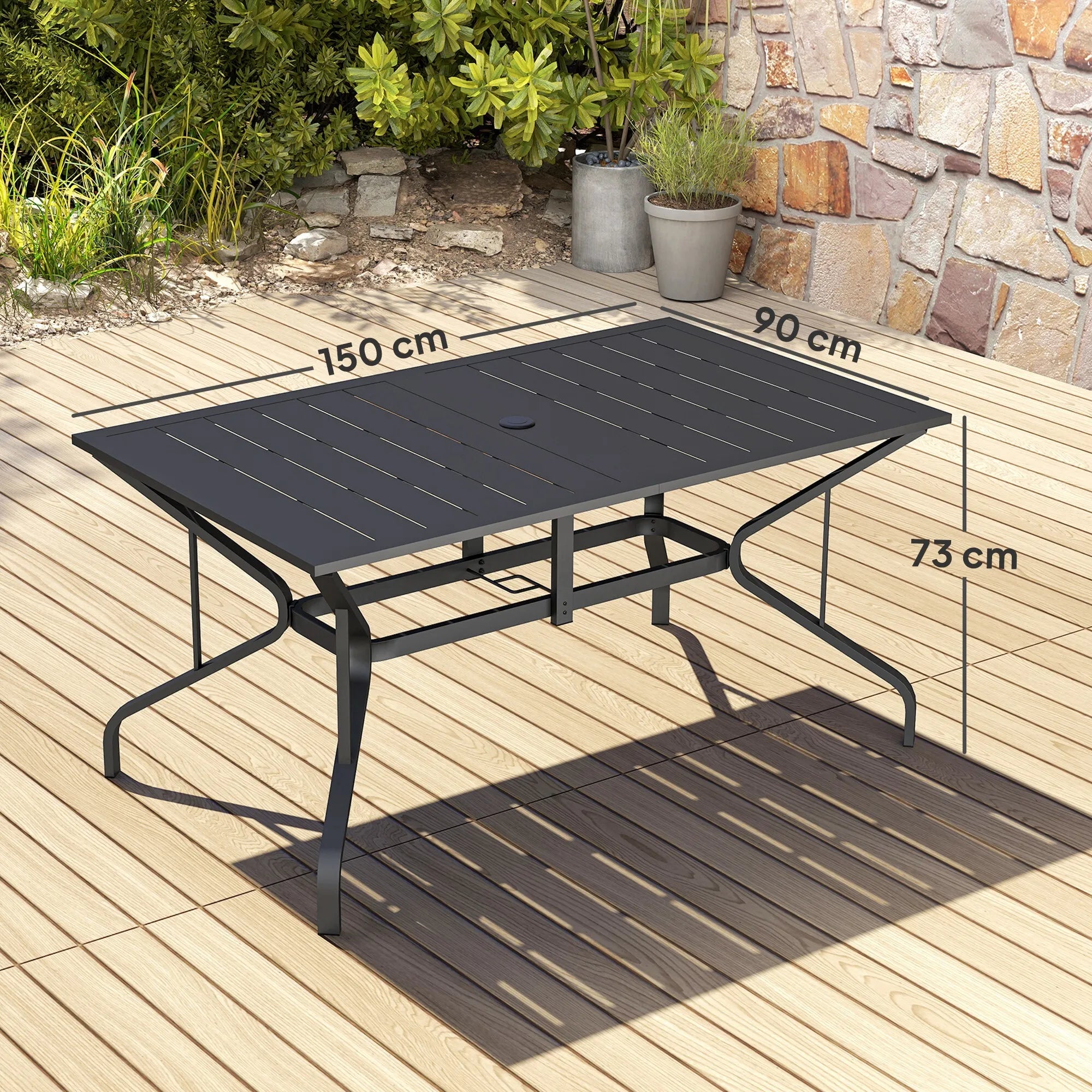 Sodo stalas iš plieno 150x90 cm Atsparus atmosferos poveikiui balkono stalas su skėčio skyle, lamelių dizainas, skirtas 6 asmenims Juodas