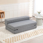 Pilka sofa-lova modernaus interjero kambaryje ant languoto kilimo