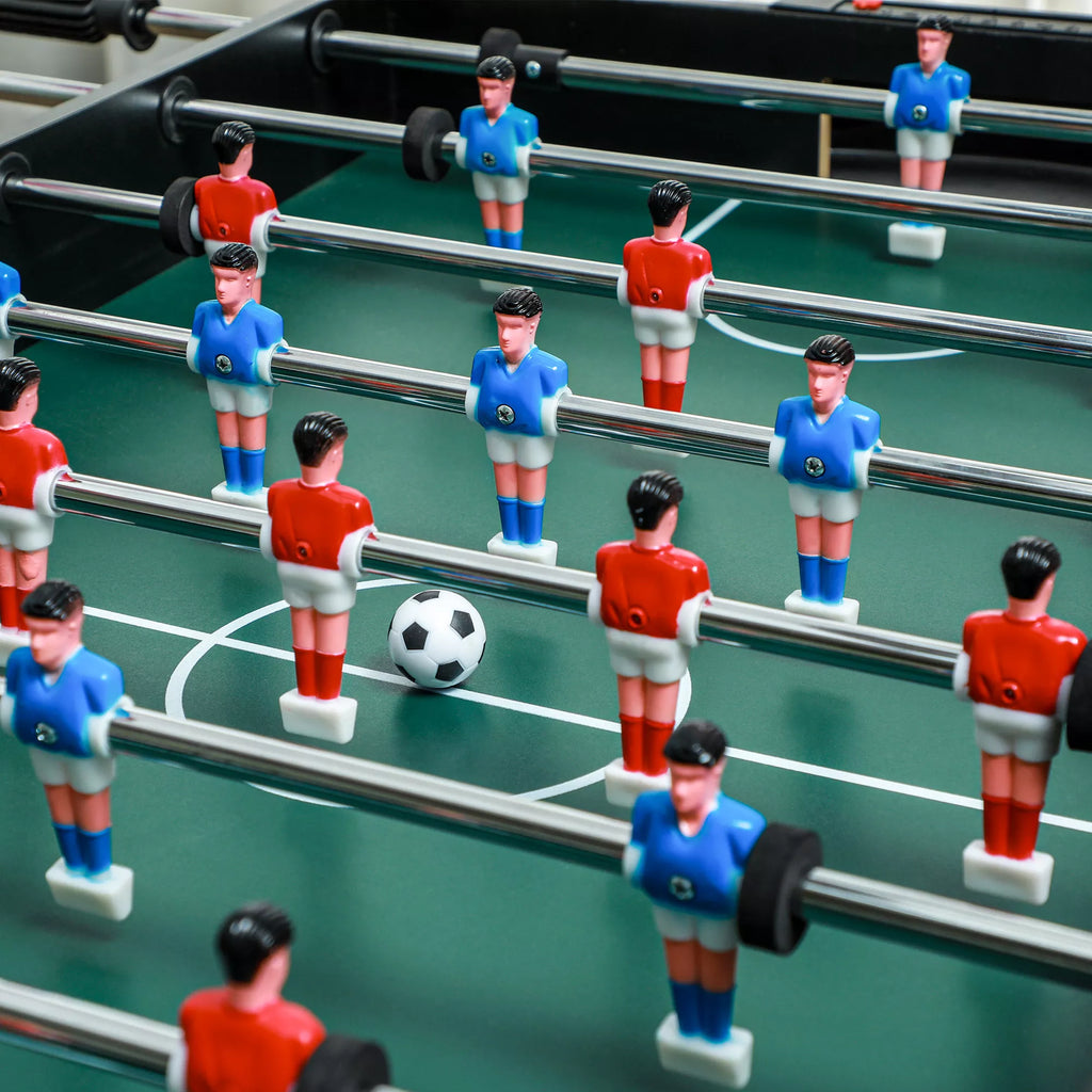 Stalo futbolo žaidėjų figurėlės iš arti