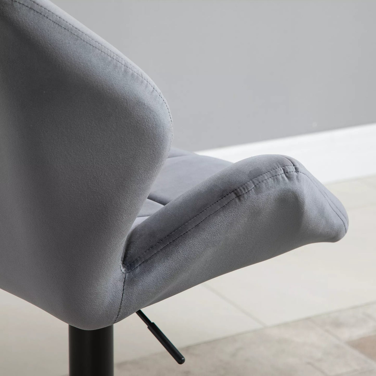 Baro kėdžių komplektas iš 2 vnt., Paminkštintos baro kėdės su metaliniu rėmu, atlošu, aksomo išvaizda, reguliuojamo aukščio, 360° sukiojamos