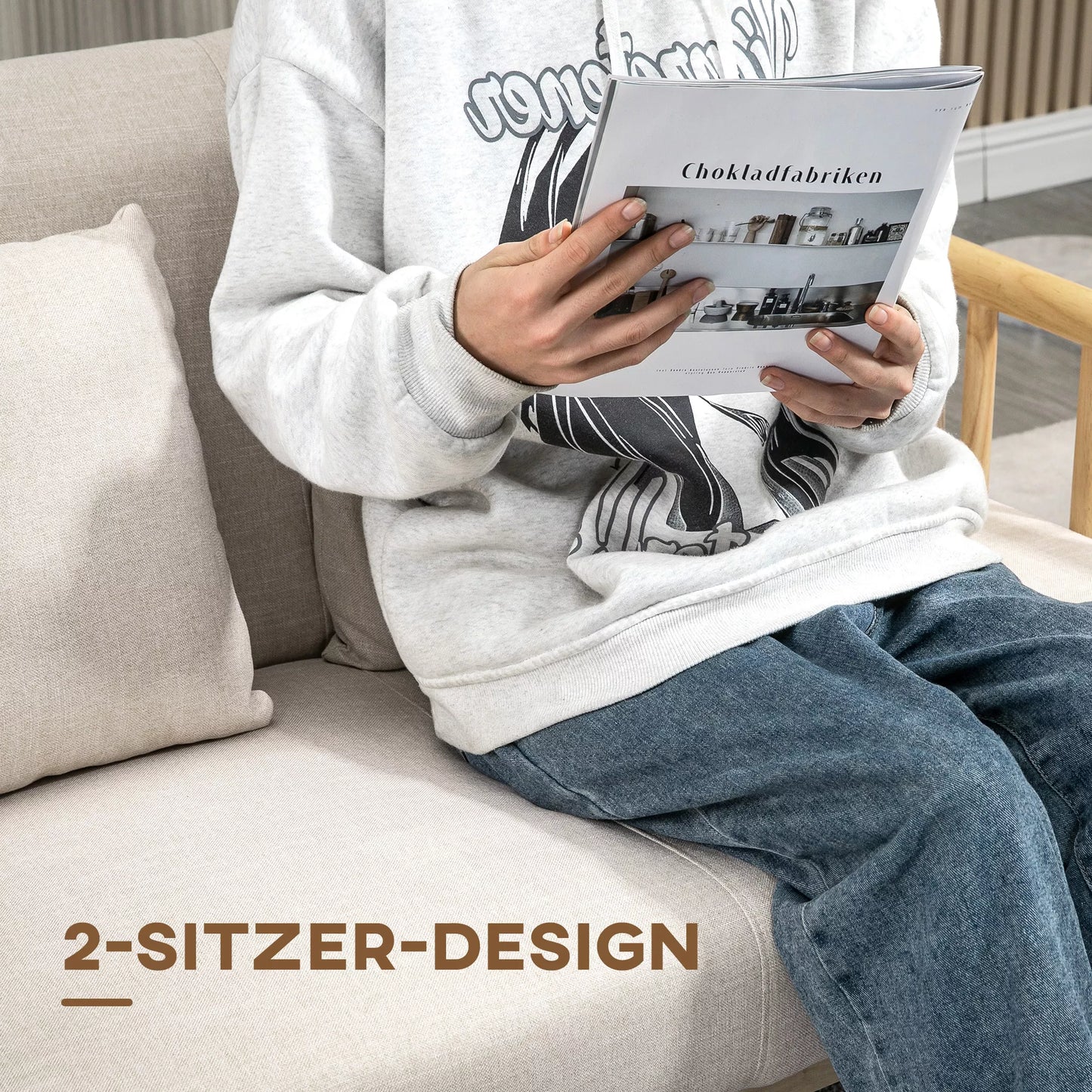 2 vietų sofa, dengta audiniu su linine išvaizda, kompaktiška, atlaiko iki 200 kg, medinis rėmas, 123 ilgis x 69 plotis x 74 aukštis cm, smėlio spalvos