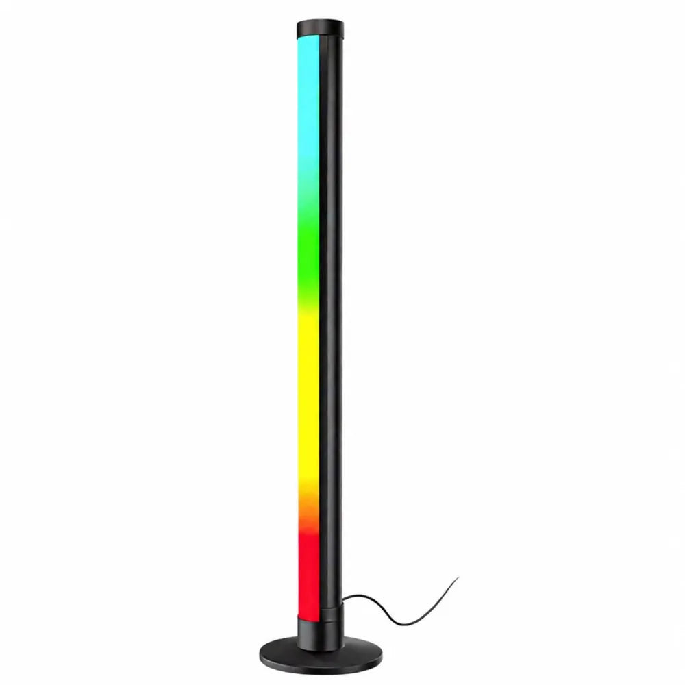 Juodas LED RGB toršeras baltame fone, šviečianti spalvota juosta