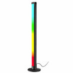 Juodas LED RGB toršeras baltame fone, šviečianti spalvota juosta