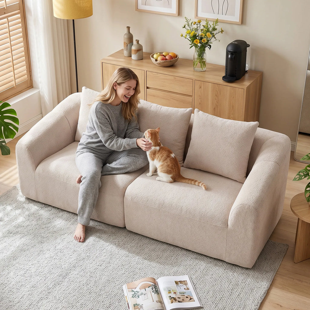 Trivietė sofa, smėlio spalvos