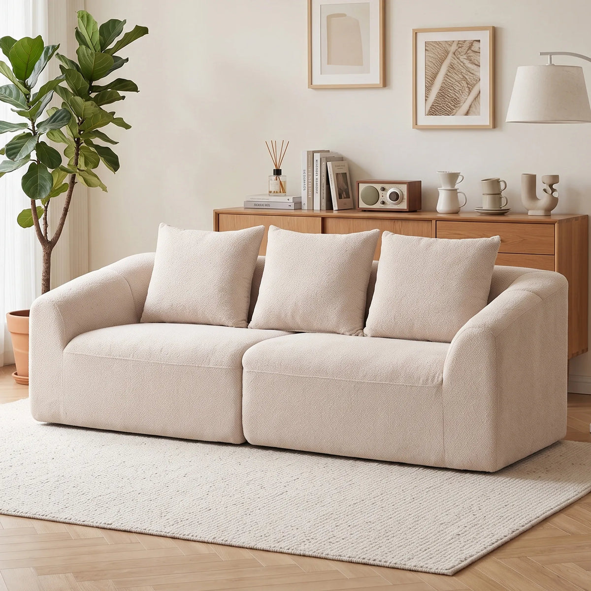 Trivietė sofa, smėlio spalvos