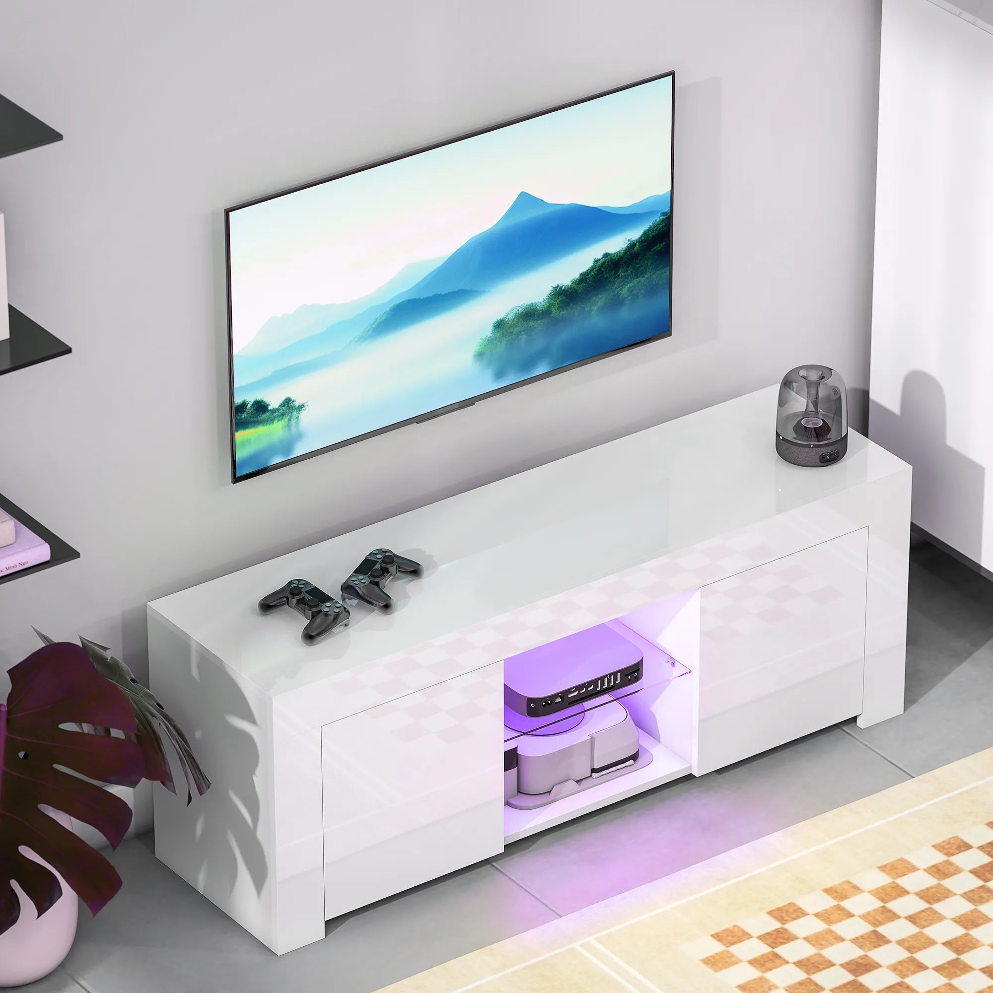 TV spintelė su LED apšvietimu, 2 spintelės durelės, stiklinė lentyna, kabelio angos, skirta svetainei, medžio drožlių plokštė, balta