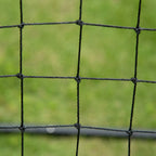 Juodos futbolo atšokimo lentos tinklo detalė iš arti