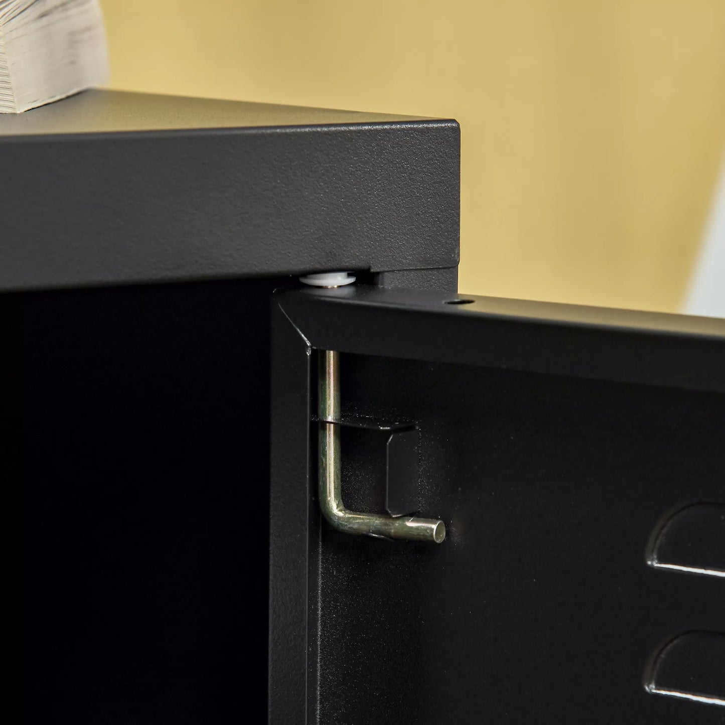 Naktinis staliukas, pagalbinis staliukas su reguliuojama lentyna, durelėmis, naktinė spintelė miegamajam, svetainei, metalinis, juodas, 50 x 40 x 47,5 cm