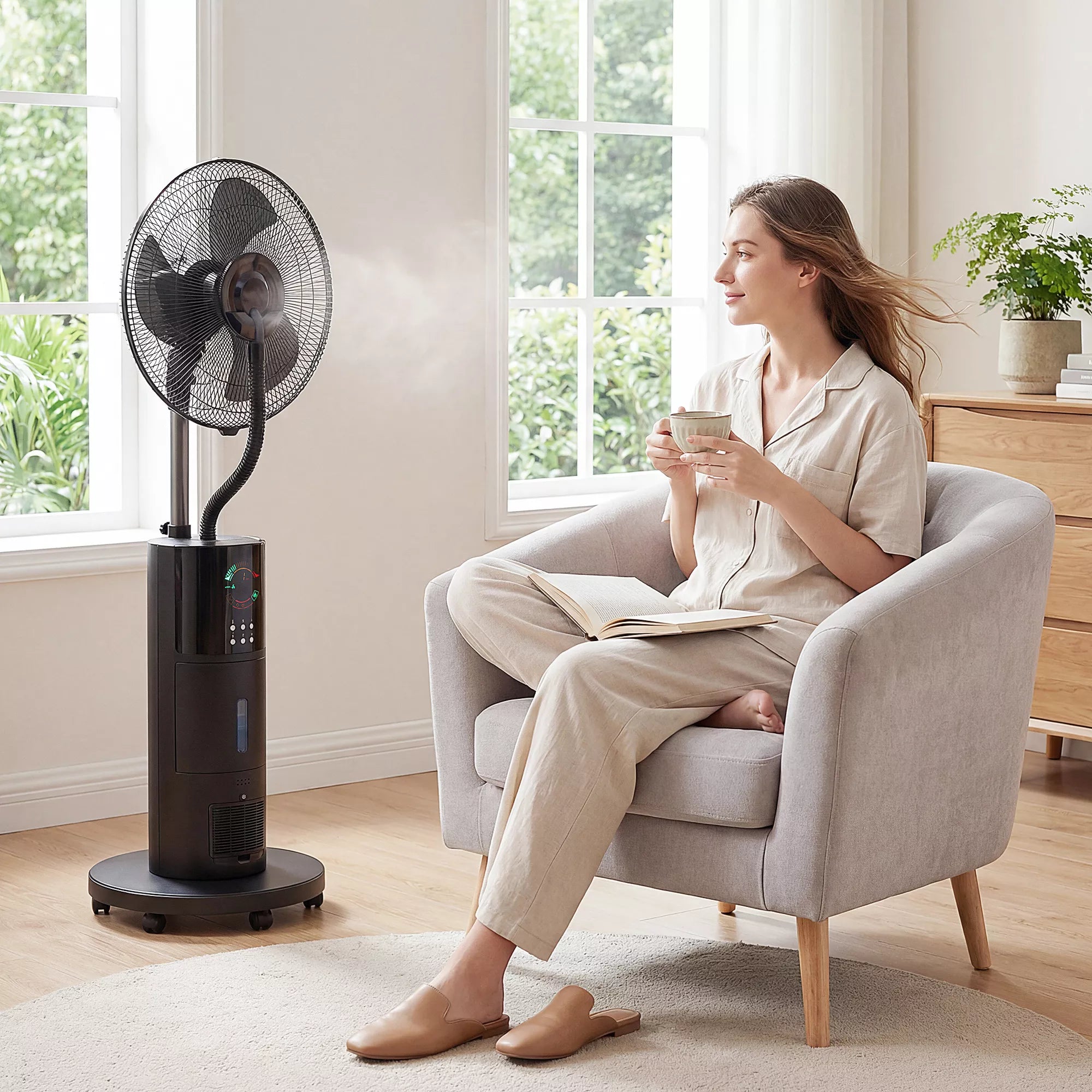 4-in-1 stovas ventiliatorius su vandens rūko funkcija, oro valytuvu, apsauga nuo uodų, 9 valandų laikmačiu, 3 režimais ir nuotolinio valdymo pultu, juodos spalvos