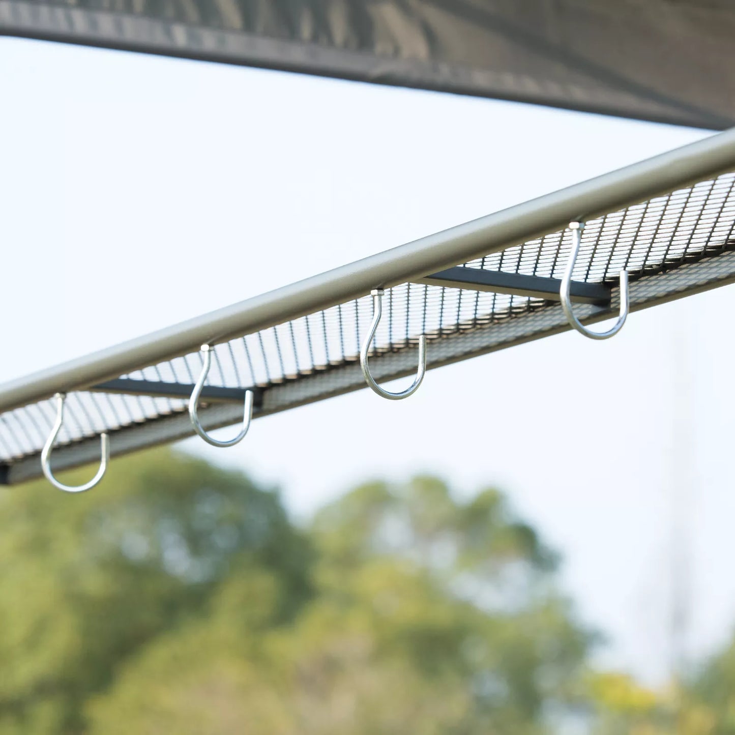 Grilio pavėsinė su ugniai atspariu stogu, BBQ pavėsinė su 2 lentynomis, poliesteris, juoda, 218 x 138 x 216 cm