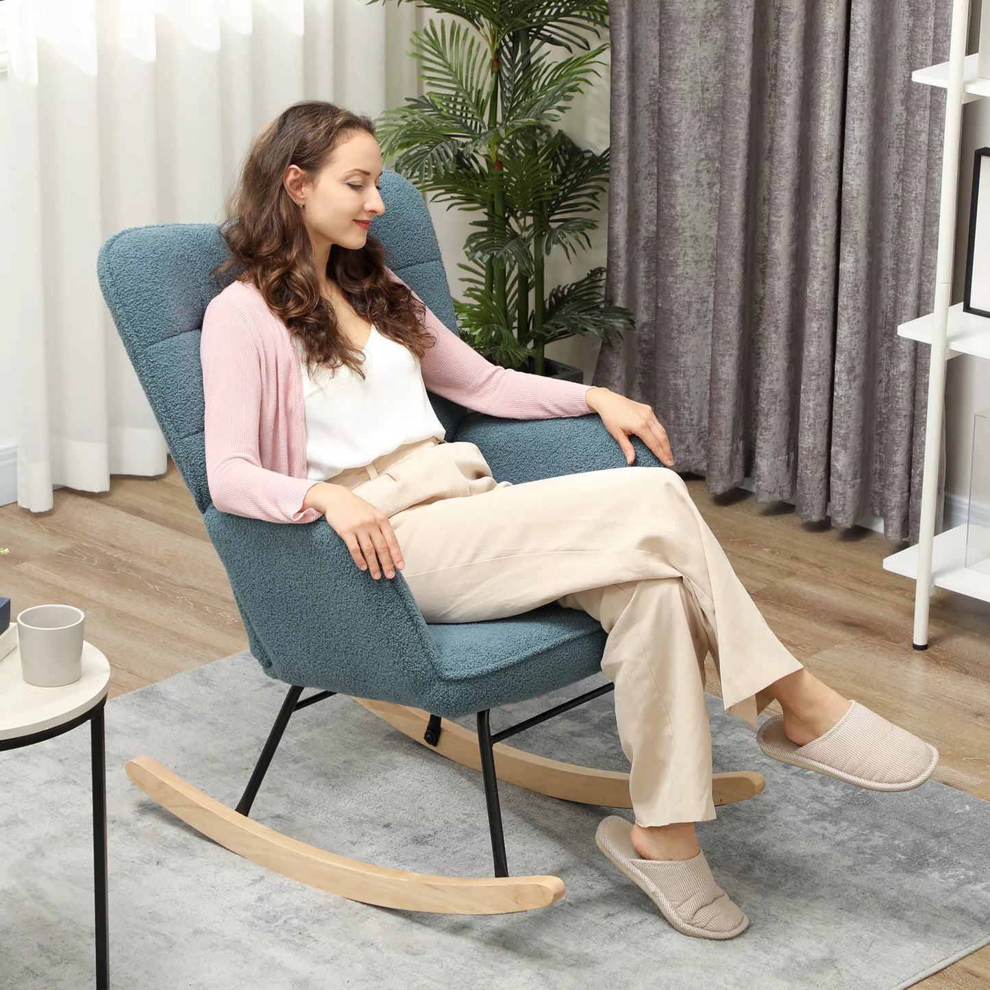 Sūpynės kėdė, ergonomiška forma, tikros medžio kojos, iki 120 kg, šviesiai mėlyna