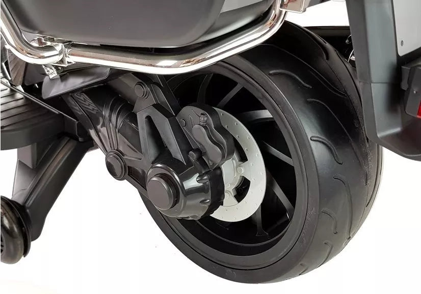 Motociklo galinio rato su stabdžių disku detalė iš arti
