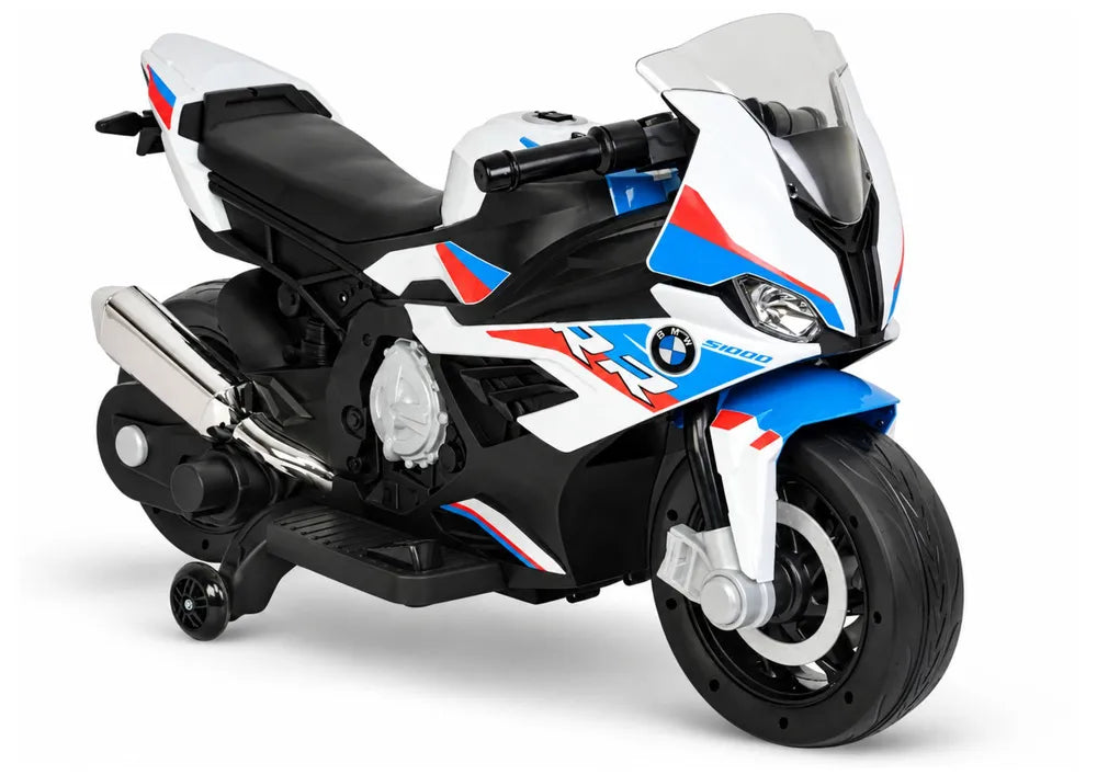Baltas vaikiškas elektrinis motociklas iš priekio įstrižai, su mėlynais ir raudonais akcentais