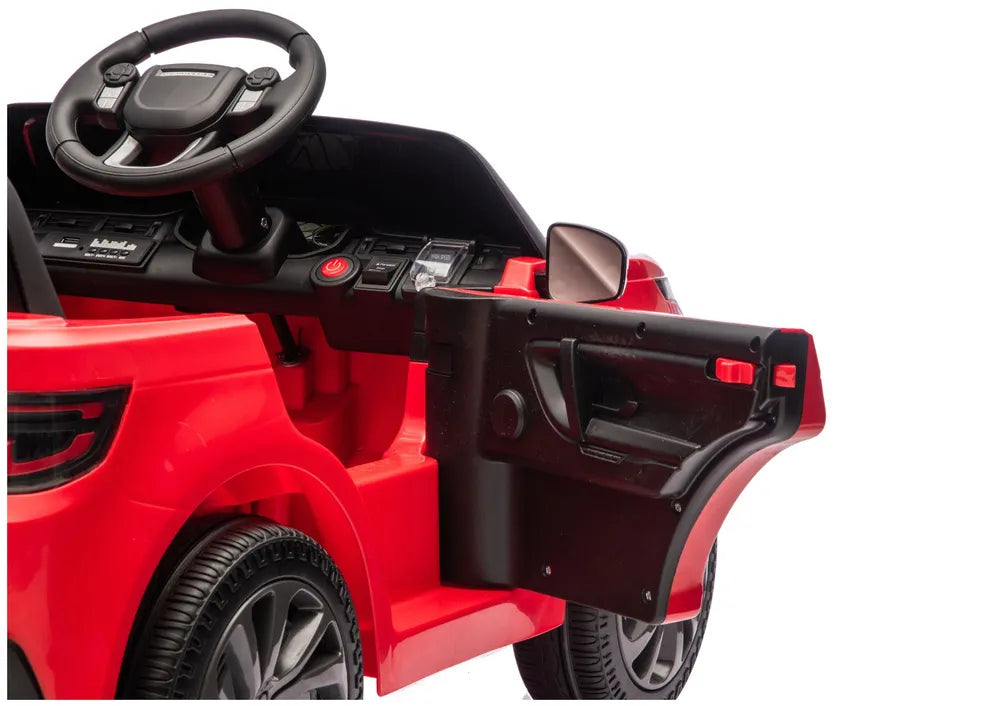 Vaikiško elektromobilio valdymo skydelio ir veidrodėlio detalė iš arti