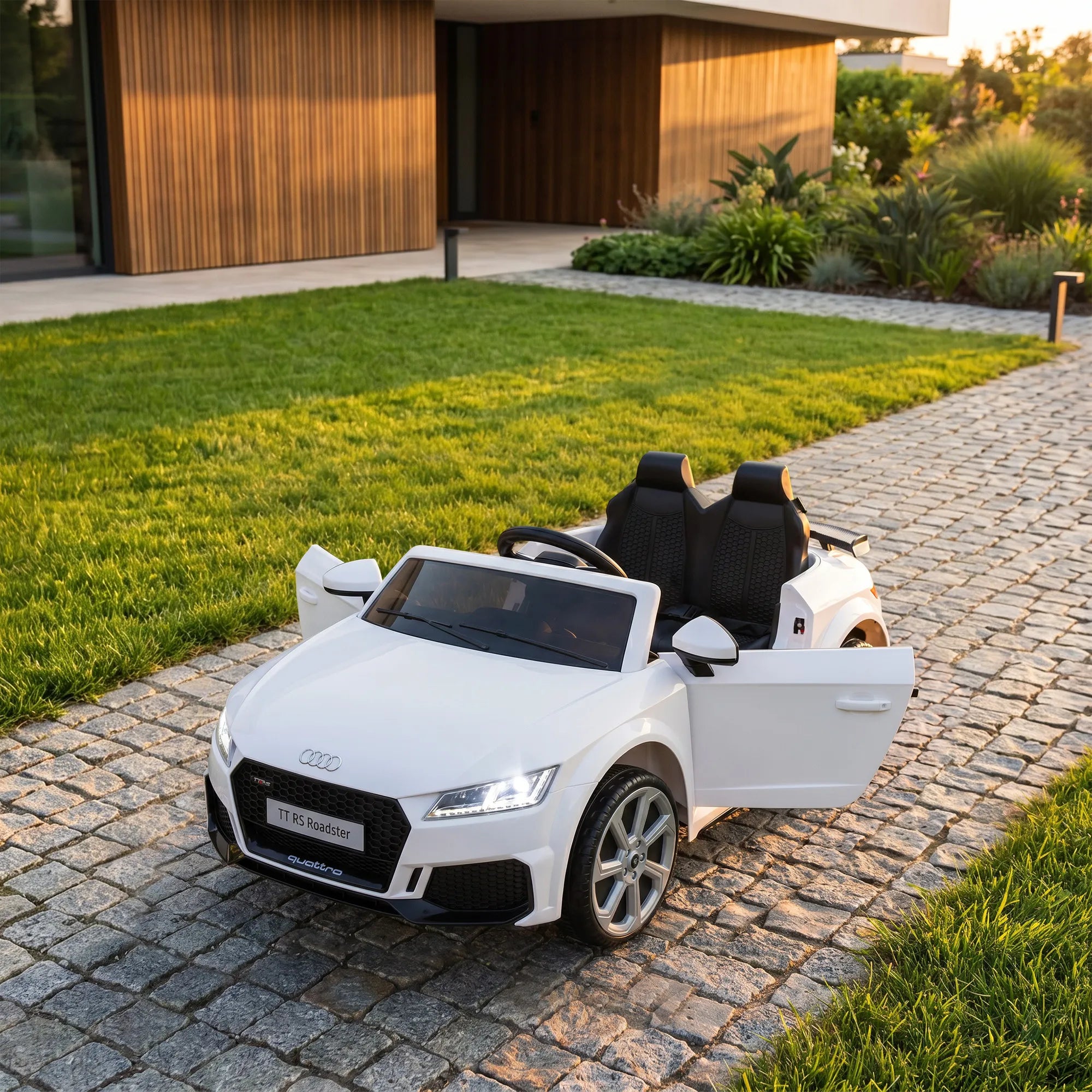 Vaikiškas elektromobilis Audi TT RS 3-5 metų vaikams, baltas