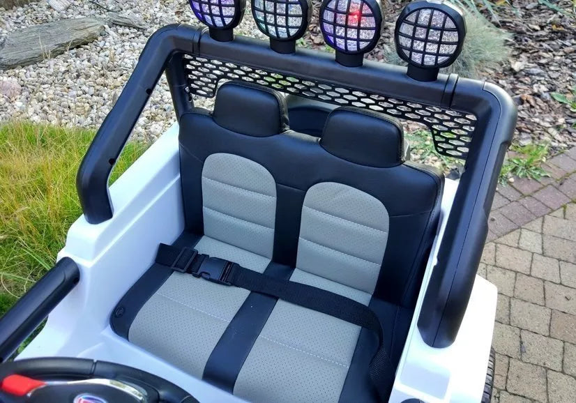 Vaikiškas elektromobilis Jeep, 12 V, 4x45 W, baltas