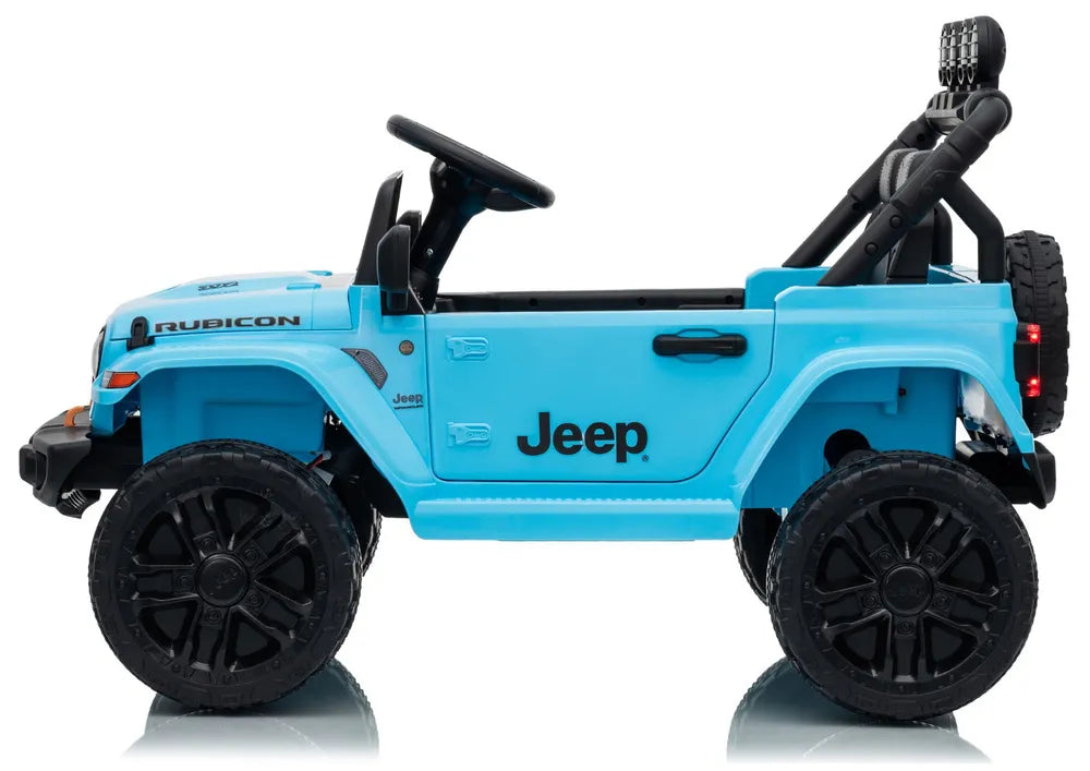 Vaikiško elektromobilio šoninis vaizdas su Jeep užrašu ant durelės