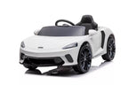 Baltas vaikiškas sportinis automobilis iš šono su dideliais ratais