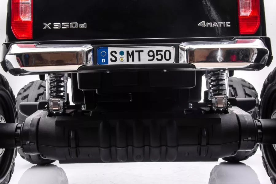 Suspensijos spyruoklės detalė po elektromobilio sparnu