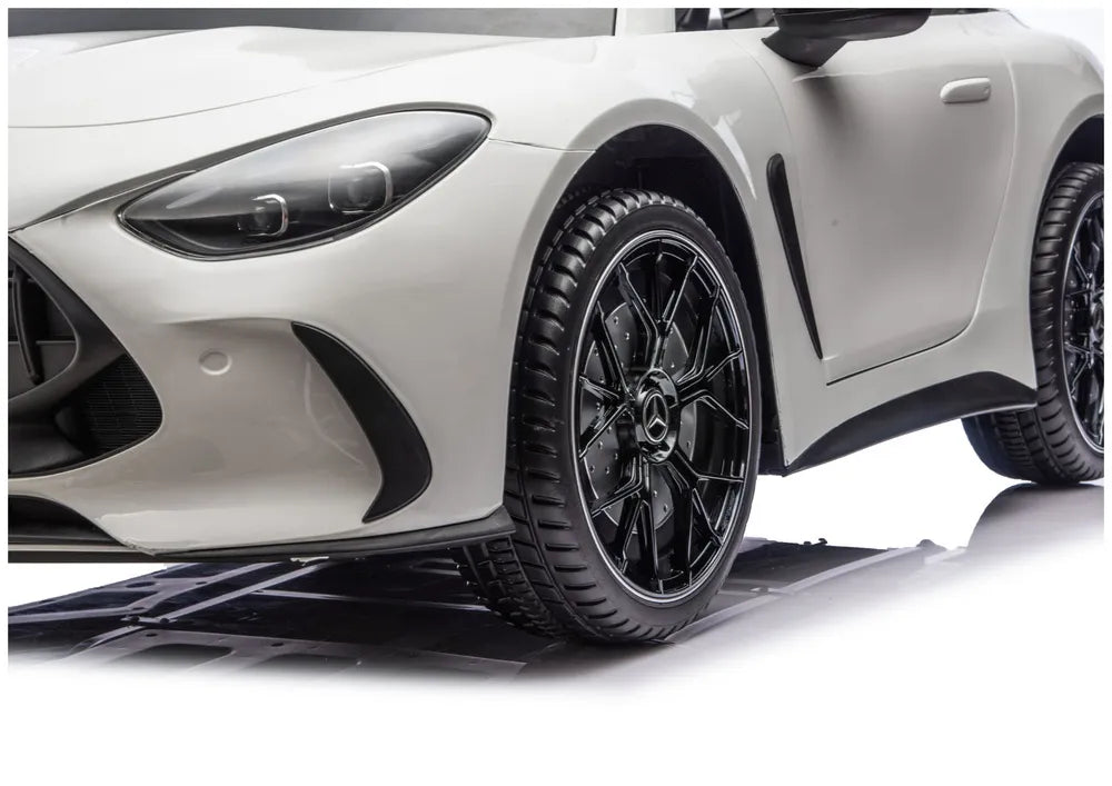 Vaikiškas elektromobilis Mercedes-AMG GT63, 24 V, odinė sėdynė, EVA ratai, baltas