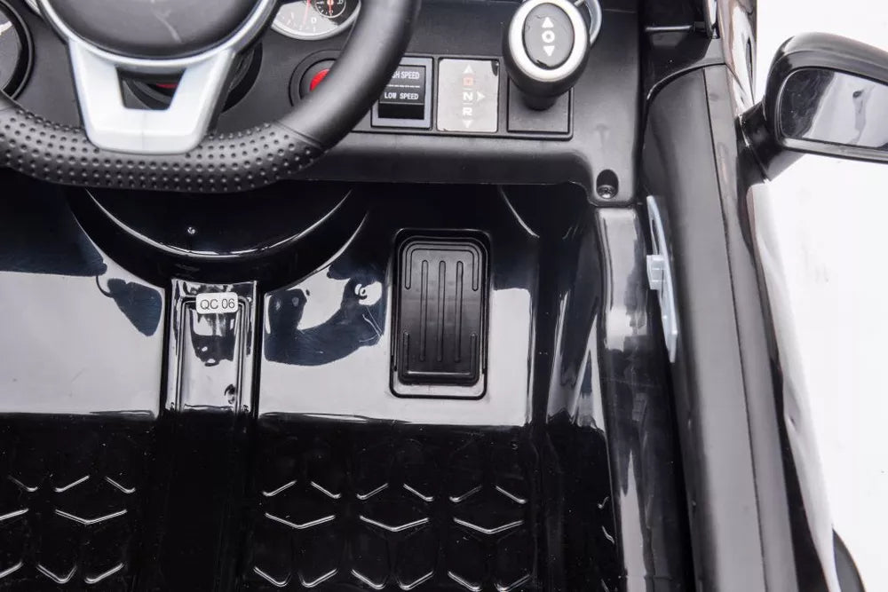 Vaikiškas elektromobilis Mercedes SLC300, 12 V, 2 vietų, eko-odos sėdynė, EVA ratai, baltas